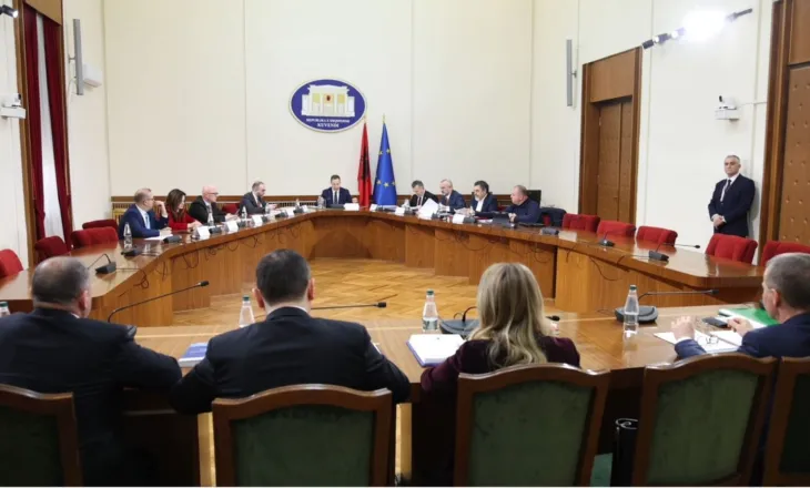 Këshilli i Mandateve prej 2 orësh mbledhje me dyer të mbyllura për imunitetin e Ballukut, debat për kërkesën e SPAK