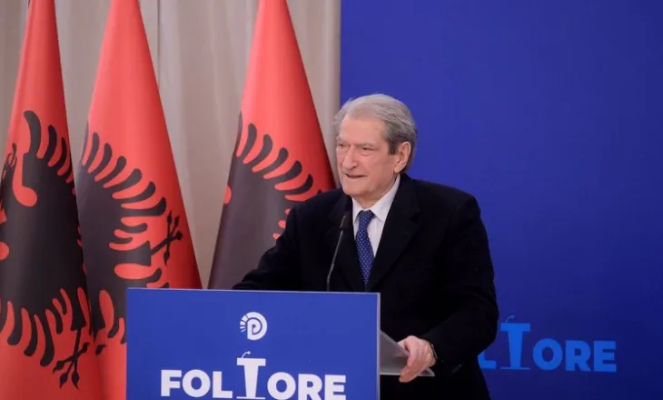 “Këto 12 vite, shqiptarët nuk kanë pasur kurrë një të keqe si kjo”/ Berisha: Rrugët janë si mure kartoni, porti…