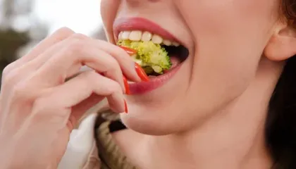 Këto janë ushqimet që ju ndihmojnë të lini duhanin