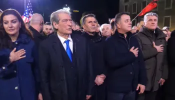 “Kilometri i fundit”/ Opozita zbret në shesh, nis protesta e katërt kombëtare para kryeministrisë