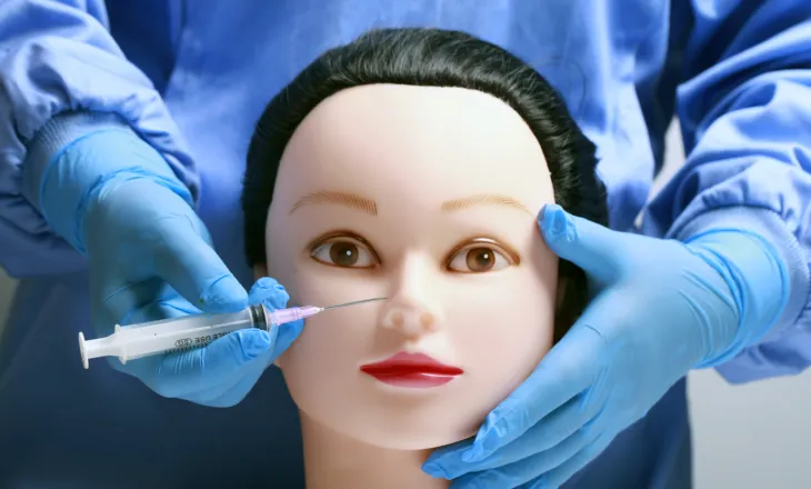 Kina ndalon procedurat kozmetike jokirurgjikale në sallone bukurie, kërkon vigjilencë publike