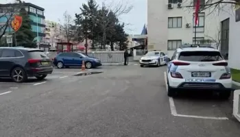 Kishte fshehur kallashnikov në banesë, arrestohet 33-vjeçari në Tiranë