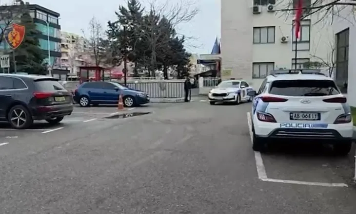 Kishte fshehur kallashnikov në banesë, arrestohet 33-vjeçari në Tiranë