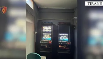 Kishte përshtatur lokalin e tij për organizimin e lojërave të fatit, arrestohet 27-vjeçari në Tiranë