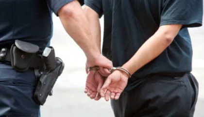 Kishte përshtatur lokalin e tij, për organizimin e lojërave të ndryshme të fatit, arrestohet