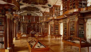 Kjo është biblioteka The Abbey Library of St. Gallen me mbi 1300 vite histori