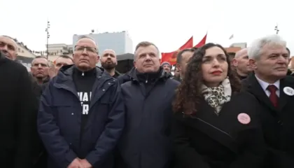 “Kjo është fjala e fundit e popullit”, Balla apel Hagës nga Prishtina: Merr në konsideratë kërkesën e 200 mijë njerëzve