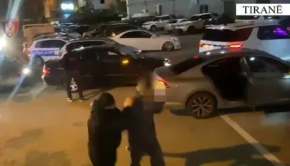 Klandestinë në Tiranë/ Dy të rinj u merrnin 2,700 euro secilit emigrant të paligjshëm