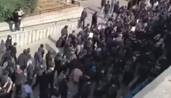 “Klasat tona janë bosh sepse varrezat janë plot”/ Studentët e Iranit sërish në protestë, brohoritma dhe slogane antiqeveritare