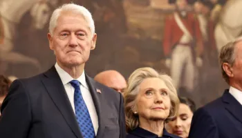 Klintonët duan seancë publike/ Dëshmia për dosjen “Epstein”, Hillary: Nëse duan luftë, duhet të na dëgjojnë të gjithë