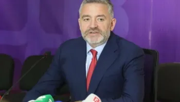 Klosi: Nuk lejojmë të pezullohet Belinda Balluku