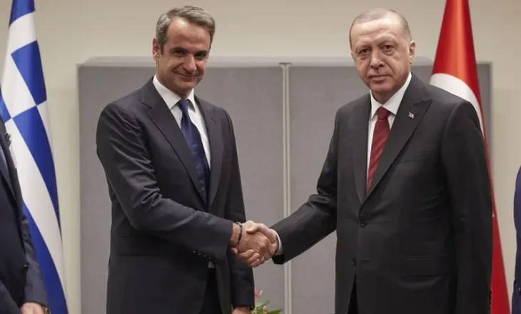 “Koha të heqim çdo kërcënim”/ Mesazhe për dialog dhe ulje të tensioneve pas takimit Erdogan-Mitsotakis në Ankara