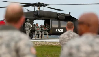 Koloneli amerikan: Tërheqja e papritur e trupave do të shkaktonte pasiguri në Kosovë