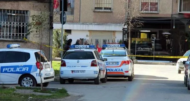 Konflikt në Kavajë, plagoset me thikë 47-vjeçari