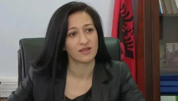 Kontejnerët me mbetje/ ‘Arrest shtëpie’ për Arta Dollani, drejtoresha e Agjencisë së Arsimit Parauniversitar