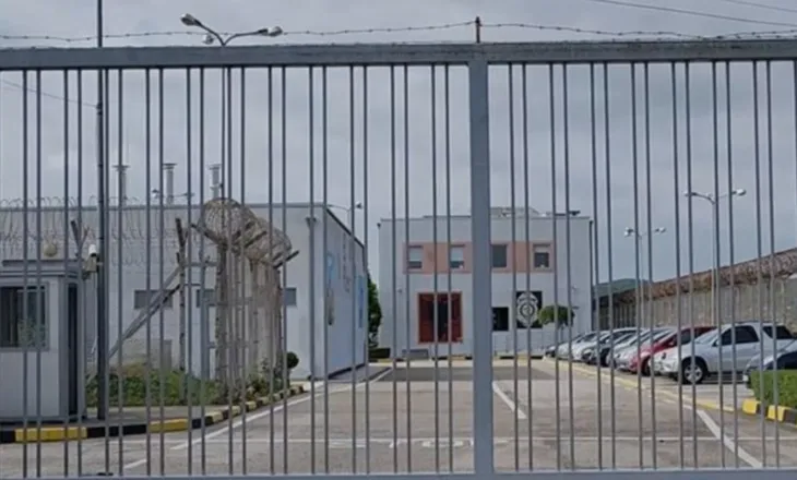 Kontroll blic në burgun e Fierit, po i sillte drogë të dënuarit në burgun e Fierit, arrestohet një person