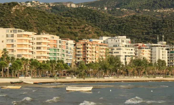 Kontroll i zyrës së aseteve në Vlorë, prokuroria sekuestron dokumente që lidhen me menaxhimin e hapësirave publike dhe plazheve