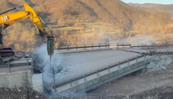 Korça pa rezervime, furgonët rrisin biletat deri në 40%: Efekti i bllokimit të rrugës