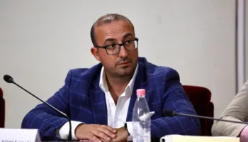 Korreshi denoncoi kushtet në Spitalin e Lushnjës, Ministria e Shëndetësisë: Bëhet fjalë për një godinë jashtë funksioni