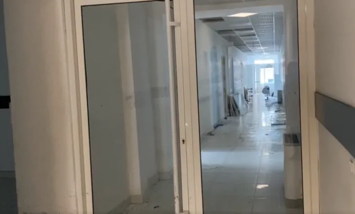 Korreshi denoncon gjendjen në Spitalin e Lushnjës: Buxheti u përgjysmua, pacientët marrin shërbim në korridor
