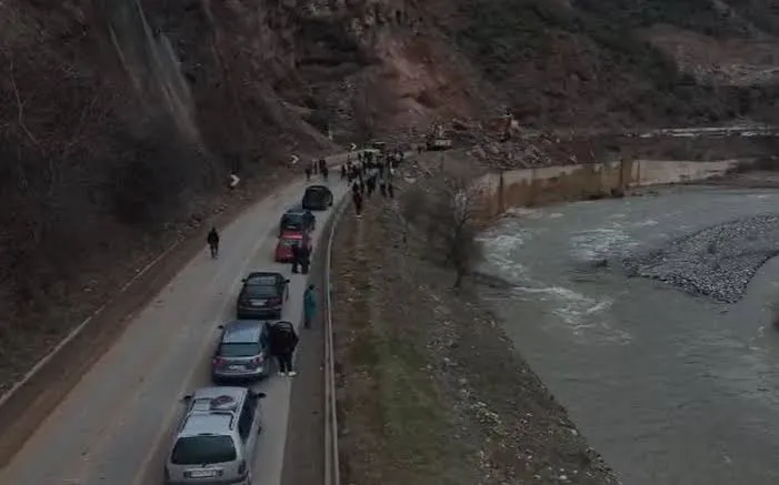 Korridori VIII/ 26 organizata mjedisore letër qeverisë: Verifikoni ligjshmërinë e ndërhyrjeve në lumin Shkumbin