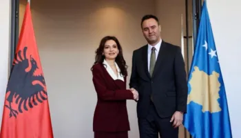 “Kosova e pavarur, realitet që duhet pranuar nga Serbia”, Spiropali në Prishtinë: Lufta e UÇK nuk ishte për pushtet politik, drejtësia në Hagë të jetë e paanshme