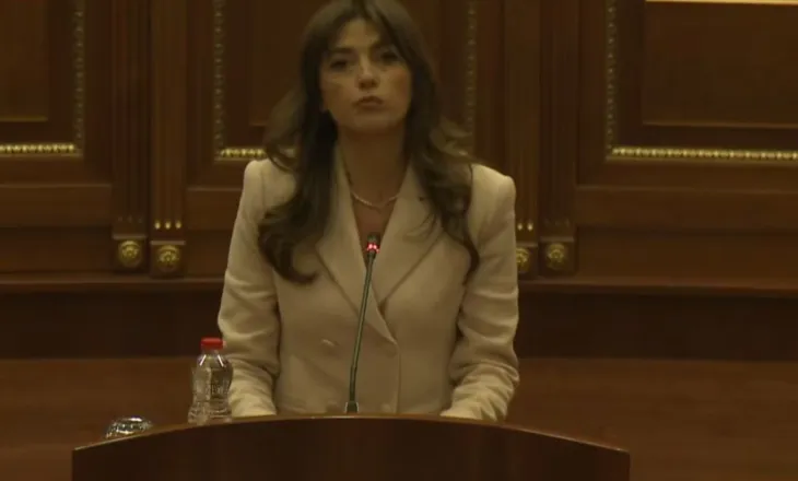 Kosovë/ Betohen deputetët e legjislaturës së X-të, Albulena Haxhiu zgjidhet kryetare e Kuvendit me 66 vota