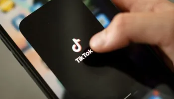 “Krijon varësi, sidomos tek fëmijët”, BE kërcënon TikTok-un me gjobë: Përshtat dizanjin!
