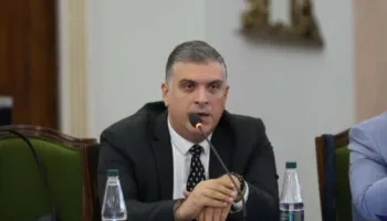 ‘Krim!’/ Blushi: Rrugët e ndërtuara nga Meta i rezistuan dekadave, ato të Ramës u kthyen në pluhur