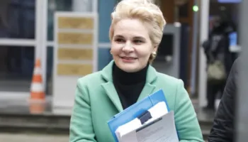 Kryemadhi merr dosjen në GJKKO: Mbi 40 faqe janë shkrime gazetash. As në diktaturë nuk…