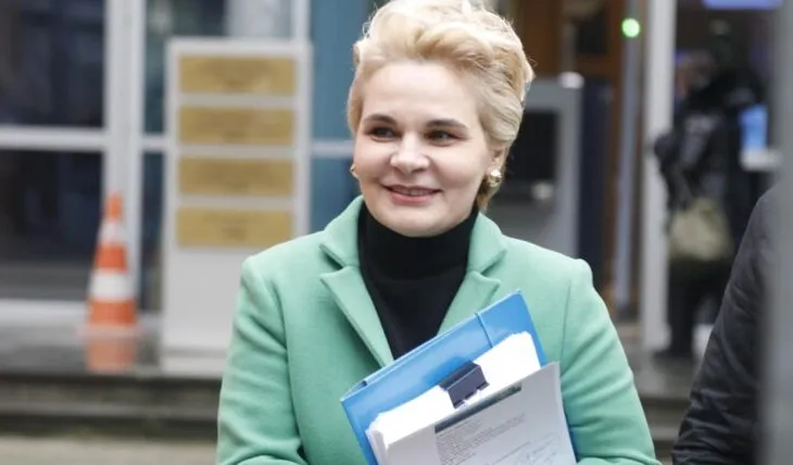 Kryemadhi merr dosjen në GJKKO: Mbi 40 faqe janë shkrime gazetash. As në diktaturë nuk…