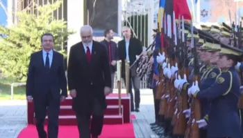Kryeministri Rama në Prishtinë/ Pritet nga homologu Albin Kurti, me ceremoni zyrtare