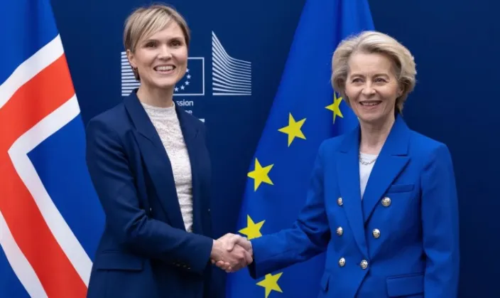 Kryeministrja e Islandës paralajmëron referendum për integrimin në BE