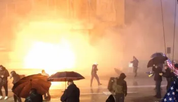 Kryen akte dhune gjatë protestës të opozitës, lirohen nga qelia 18 protestues