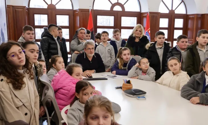 Kryetari Beci me fëmijët e “Maria Ndihmëtare”: Projekti “Dua të Luaj” nis këtë vit në Shkodër