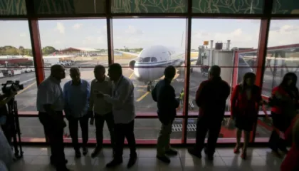 Kuba pezullon furnizimin e avionëve për një muaj, shkak kriza energjitike e shkaktuar nga ndalimi i importeve venezueliane