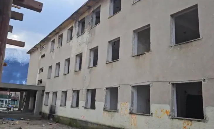 Kukës/ I mituri plagoset pranë kantierit të rikonstruksionit të shkollës, dërgohet në Spitalin e Traumës