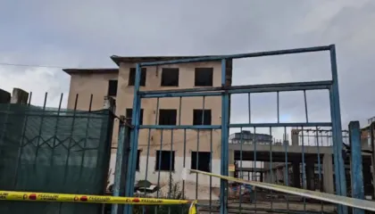 Kukës/ Po luante në oborrin e shkollës, por e zunë poshtë inertet, niset me urgjencë te Trauma i mituri