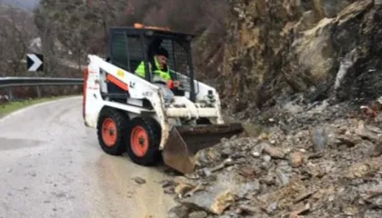 Kukës, raportohet për rënie inertesh dhe gurësh në aksin Dushaj–Lekbibaj