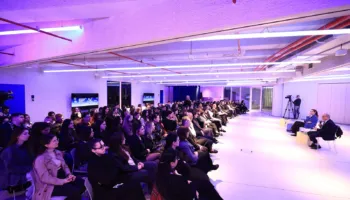 Kumbaro: 444 studentë ekselentë do të marrin pagë minimale