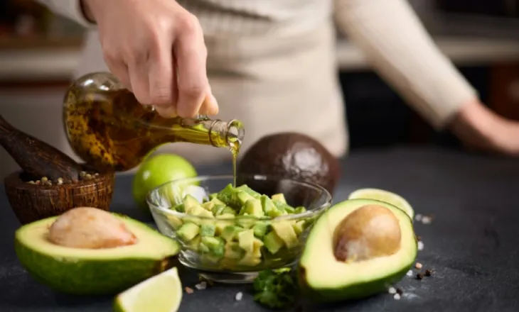 Kur është avokado më e dobishme – për mëngjes, drekë apo darkë?