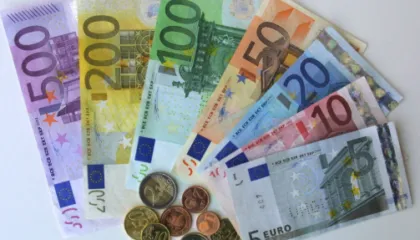 Kursi 1 euro me 100 lekë mund të zbusë jo pak probleme