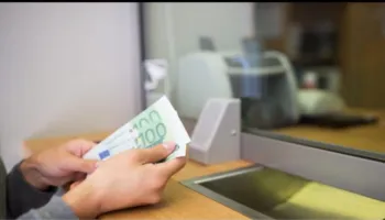 Kursi Euro – Lek arrin minimum të ri historik në 96.41 lekë