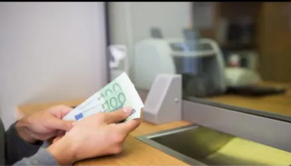 Kursi Euro – Lek arrin minimum të ri historik në 96.41 lekë