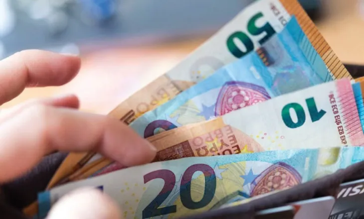 Kursi i euros pëson sërish rënie, prek minimum të ri historik
