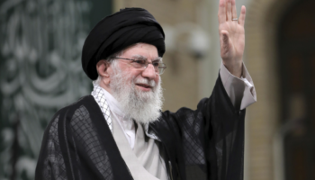 Kush është (dhe ku është) Khamenei, Ajatollahu që nuk është larguar nga Irani që nga viti 1989