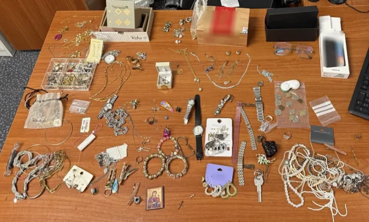 Kushërinjtë shqiptarë “zbrazin” shtëpitë në Kretë, “viktimë” edhe një bashkatdhetare