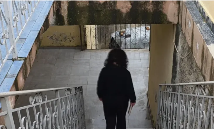 Kushte skandaloze! Qendra shëndetësore në Fier me myk, rrezik për pacientët dhe stafin mjekësor