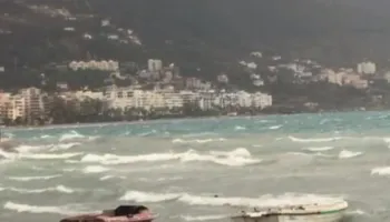 Kushtet e përkeqësuara të motit/ Vlorë, pezullohet lundrimi i tragetit drejt Brindisit