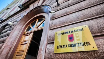 Kushtetuesja mblidhet për padinë e pagave të gjyqtarëve, brenda një ore pritet të shpallet vendimi